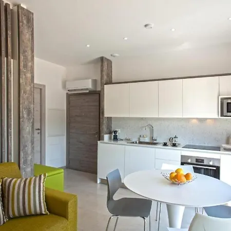 Apartman E Rondinelle 2 *